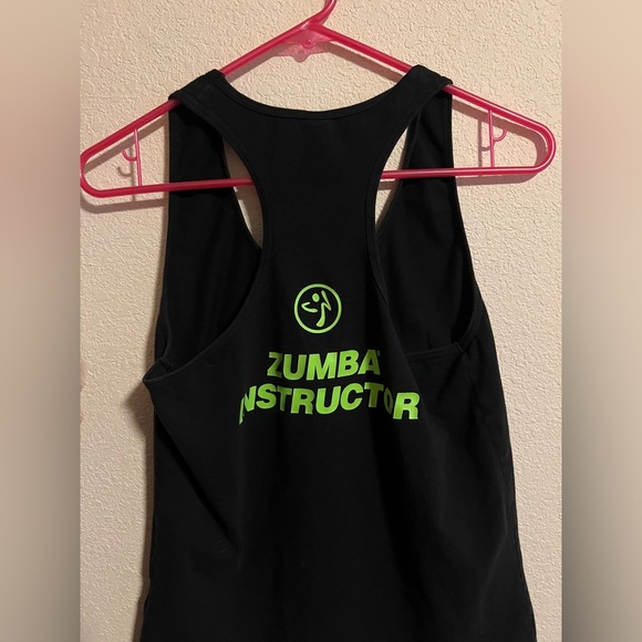 💃🏾 Set of Three Imperfect Zumba Tanks Size Large - Picture 4 of 15
